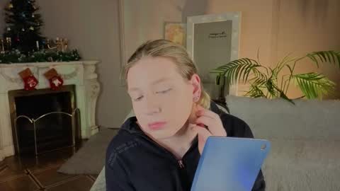 Snapshot of jes_solar chatting on December 18, 10:05 pm jes_solar online show from December 18, 10:05 pm