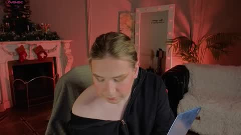 Snapshot of jes_solar chatting on December 20, 10:06 pm jes_solar online show from December 20, 10:06 pm