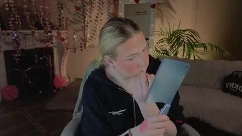 Snapshot of jes_solar chatting on February 21, 10:33 pm jes_solar online show from February 21, 10:33 pm