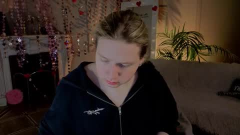 Snapshot of jes_solar chatting on February 22, 10:52 pm jes_solar online show from February 22, 10:52 pm