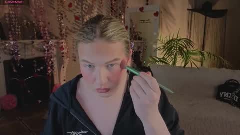 Snapshot of jes_solar chatting on February 24, 9:13 pm jes_solar online show from February 24, 9:13 pm