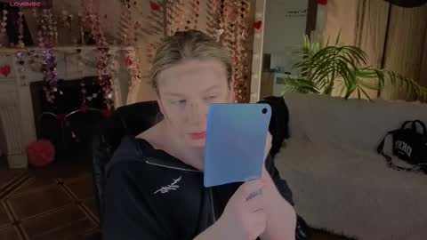 Snapshot of jes_solar chatting on February 25, 10:19 pm jes_solar online show from February 25, 10:19 pm