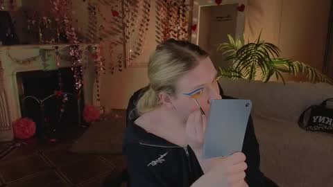 Snapshot of jes_solar chatting on February 27, 10:54 pm jes_solar online show from February 27, 10:54 pm