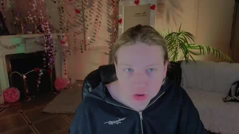 Snapshot of jes_solar chatting on March 1, 10:01 pm jes_solar online show from March 1, 10:01 pm