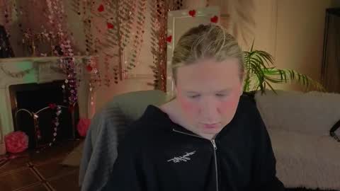 Snapshot of jes_solar chatting on March 3, 10:37 pm jes_solar online show from March 3, 10:37 pm