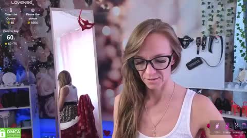 Snapshot of jesica_moon_peachyy chatting on June 6, 5:01 am jesica_moon_peachyy online show from June 6, 5:01 am