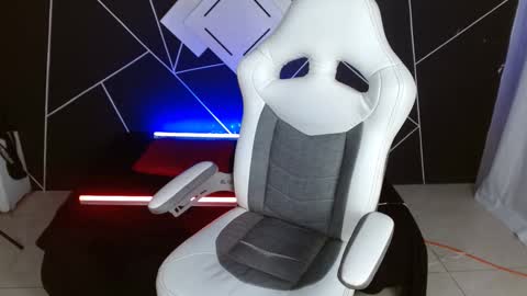 Snapshot of jesiclark chatting on January 22, 1:53 am sofi online show from January 22, 1:53 am