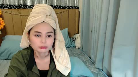 jess_goddes online show from July 10, 10:29 am
