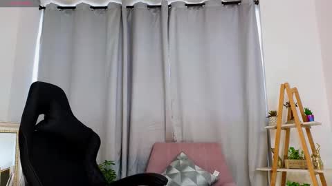 bella  adams online show from February 21, 3:10 pm