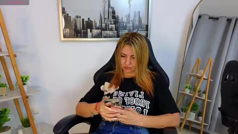 bella  adams online show from October 18, 12:02 am