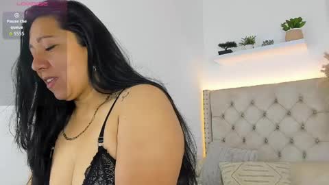 Snapshot of jessica__milf chatting on May 3, 3:23 am jessica__milf online show from May 3, 3:23 am