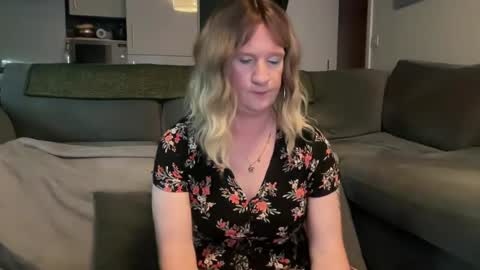 Jessica Dee online show from July 24, 9:02 pm