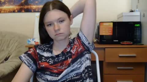 Snapshot of jessicaholland1 chatting on June 21, 6:32 pm jessicaholland1 online show from June 21, 6:32 pm