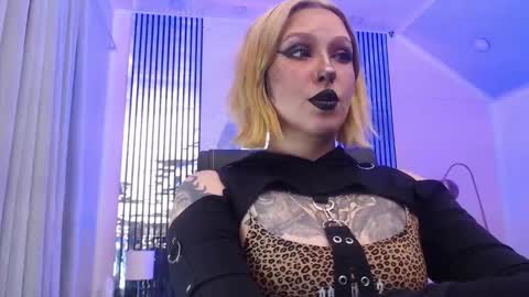 Your Sweet Angel online show from January 7, 7:49 pm