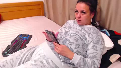 jessiestar3 online show from April 13, 7:41 pm