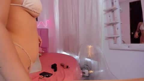 Snapshot of jessika_horny01 chatting on February 14, 9:33 pm jessica online show from February 14, 9:33 pm