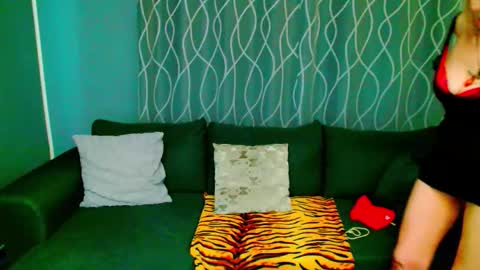 Snapshot of jessy_curt chatting on February 24, 5:49 am jessy curt online show from February 24, 5:49 am