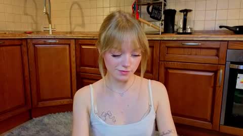 Gwen online show from March 1, 8:11 pm