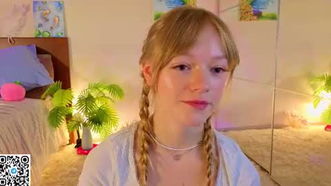 Snapshot of jewellhogan chatting on June 15, 8:22 pm Gwen online show from June 15, 8:22 pm