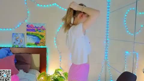 Snapshot of jewellhogan chatting on June 18, 8:13 pm Gwen online show from June 18, 8:13 pm