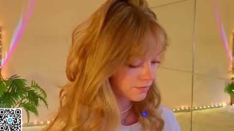 Snapshot of jewellhogan chatting on July 1, 8:08 pm Gwen online show from July 1, 8:08 pm