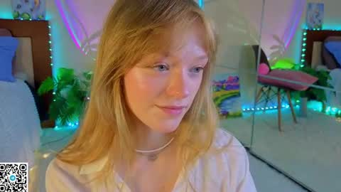 Snapshot of jewellhogan chatting on July 19, 8:12 pm Gwen online show from July 19, 8:12 pm