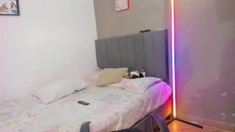 jhackelin  My independent account online show from October 25, 4:31 am