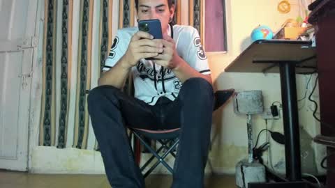 Snapshot of jharol_cardona chatting on June 19, 12:37 am Jharol online show from June 19, 12:37 am