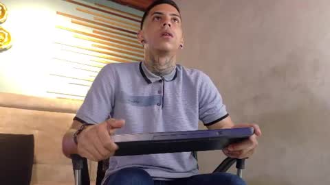 Snapshot of jharol_cardona chatting on July 6, 1:02 am Jharol online show from July 6, 1:02 am