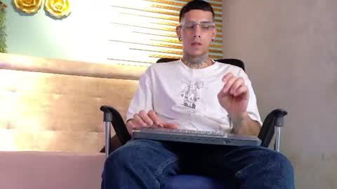 Snapshot of jharol_cardona chatting on July 9, 1:20 am Jharol online show from July 9, 1:20 am