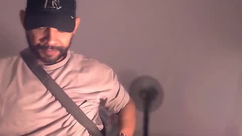 En moreno online show from November 15, 7:10 pm