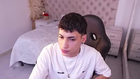 jhoanleandro online show from March 17, 5:22 am