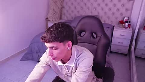 jhoanleandro online show from April 14, 5:57 am