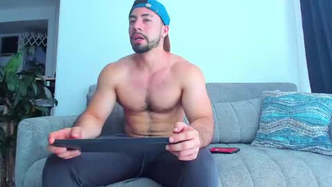 Jhojan Strong  online show from April 2, 9:01 pm