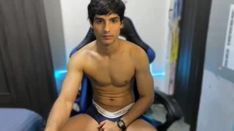 Snapshot of jhon_2000s chatting on December 22, 10:56 am jhon online show from December 22, 10:56 am