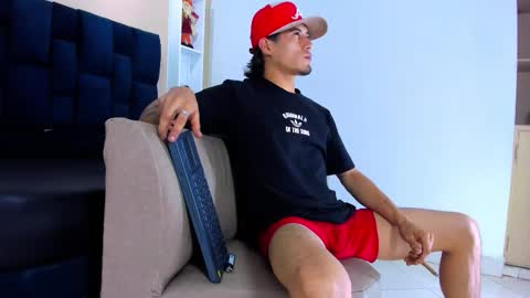 Snapshot of jhonn_rhyss chatting on November 19, 3:28 am Jhon online show from November 19, 3:28 am