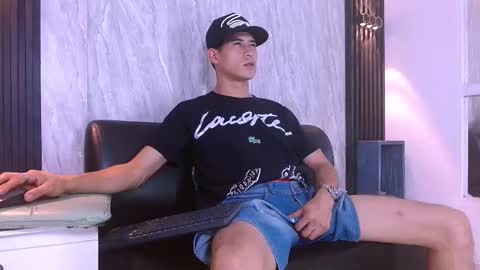 Snapshot of jhonn_rhyss chatting on January 7, 2:14 am Jhon online show from January 7, 2:14 am