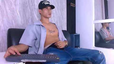 Snapshot of jhonn_rhyss chatting on March 1, 7:27 pm Jhon online show from March 1, 7:27 pm