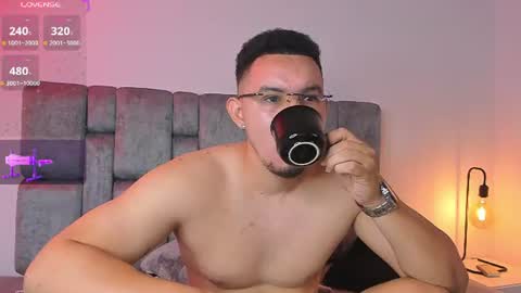 Snapshot of jhotta_foxx chatting on June 26, 9:03 am Jhonatan80 online show from June 26, 9:03 am