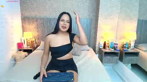 Snapshot of jimena_salazar chatting on June 18, 7:40 pm Jimena Salazar online show from June 18, 7:40 pm