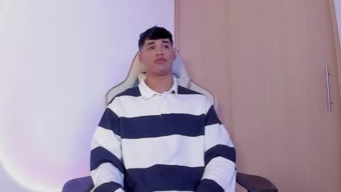 Snapshot of jimmy_leeh_ chatting on December 1, 9:37 pm Jimmy Leeh online show from December 1, 9:37 pm