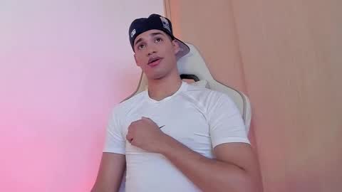 Snapshot of jimmy_leeh_ chatting on December 8, 11:19 pm Jimmy Leeh online show from December 8, 11:19 pm