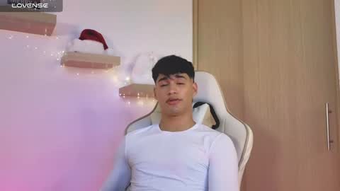 Snapshot of jimmy_leeh_ chatting on December 24, 12:00 am Jimmy Leeh online show from December 24, 12:00 am