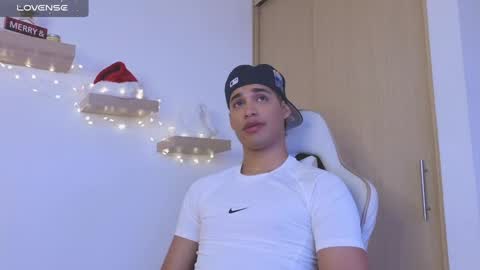 Snapshot of jimmy_leeh_ chatting on January 6, 10:47 pm Jimmy Leeh online show from January 6, 10:47 pm