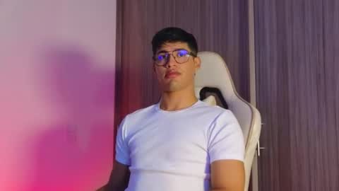 Snapshot of jimmy_leeh_ chatting on October 2, 10:28 pm Jimmy Leeh online show from October 2, 10:28 pm