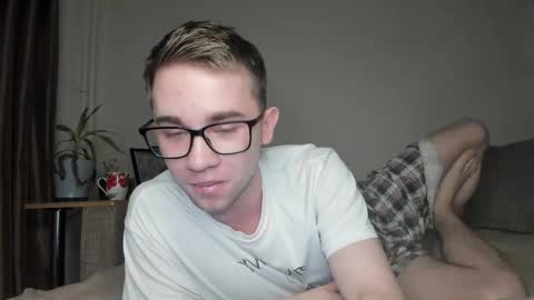 Snapshot of jimyti_bad_boy chatting on February 25, 12:09 am jimyti_bad_boy online show from February 25, 12:09 am