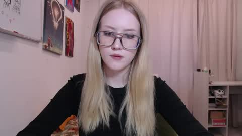 joan_kiss online show from June 17, 12:13 am