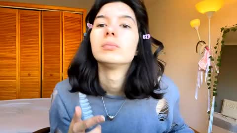 joanaphippin online show from April 22, 7:44 am