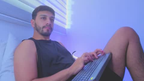 Snapshot of joel_callvil chatting on December 21, 12:01 pm Joel Callvil online show from December 21, 12:01 pm