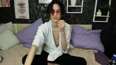 john__strong online show from May 31, 1:18 pm